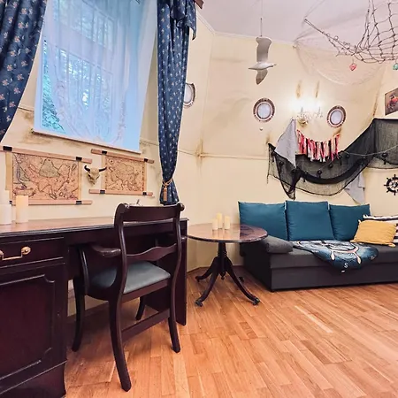 Pirate Family, Theme Room, Free Parking *