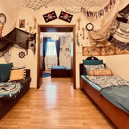 Pirate Family, Theme Room, Free Parking