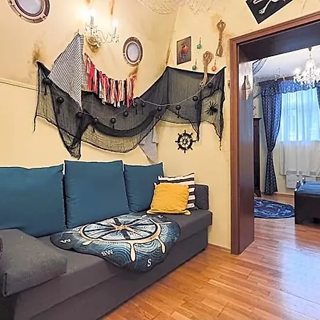 Pirate Family, Theme Room, Free Parking
